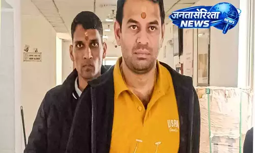 Patna: अनुष्का यादव के घर में घुसने के मामले में तेज प्रताप यादव पर FIR Patna: अनुष्का यादव के घर में घुसने के मामले में तेज प्रताप यादव पर FIR