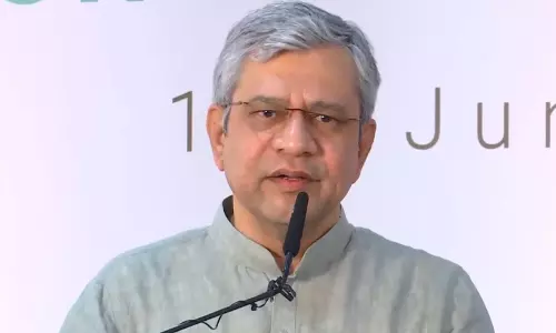 रेल मंत्री ने स्टेशन के बेहतर प्रबंधन के लिए स्टेशन मास्टरों को सशक्त बनाने के व्यापक उपायों की समीक्षा की