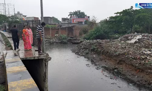 बारिश से पहले नालो की हुई सफाई, जोन कमिश्नर ने किया निरीक्षण बारिश से पहले नालो की हुई सफाई, जोन कमिश्नर ने किया निरीक्षण