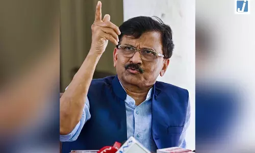 बागी सांसदों पर संजय राउत का तंज बागी सांसदों पर संजय राउत का तंज