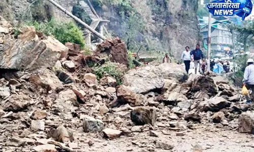 शिमला में बिन बारिश भारी भू-स्खलन, बिजली चमकने के साथ झमाझम का अलर्ट शिमला में बिन बारिश भारी भू-स्खलन, बिजली चमकने के साथ झमाझम का अलर्ट