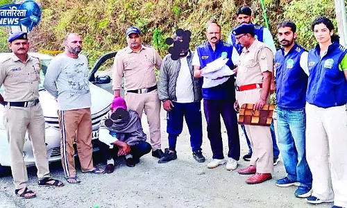 STF ने मनाली-कीरतपुर फोरलेन पर बिंद्रावनी के पास दबोचे तस्कर STF ने मनाली-कीरतपुर फोरलेन पर बिंद्रावनी के पास दबोचे तस्कर
