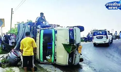 टैम्पो पलटा, 11 श्रद्धालु घायल, पीरनिगाह से लौट रहे थे पंजाब के भक्त टैम्पो पलटा, 11 श्रद्धालु घायल, पीरनिगाह से लौट रहे थे पंजाब के भक्त