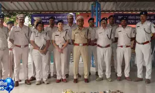 Jharsuguda जेल में छापेमारी; प्रतिबंधित सामान ज़ब्त Jharsuguda जेल में छापेमारी; प्रतिबंधित सामान ज़ब्त