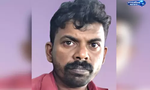 Kerala : ब्लैकमेलिंग से परेशान युवक ने कार में महिला पर किया हमला, आरोपी गिरफ्तार Kerala : ब्लैकमेलिंग से परेशान युवक ने कार में महिला पर किया हमला, आरोपी गिरफ्तार