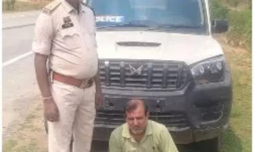 सरकार की नजर में शराब कारोबारी, लेकिन सप्लाई करता था गांजा, गिरफ्तार