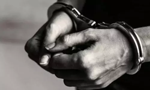 38 मिलियन डॉलर धोखाधड़ी मामले में पाकिस्तानी-अमेरिकी नेता गिरफ्तार 38 मिलियन डॉलर धोखाधड़ी मामले में पाकिस्तानी-अमेरिकी नेता गिरफ्तार