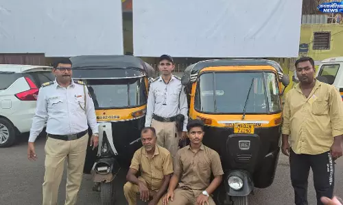 Thane : भारी बकरी बनी ट्रैफिक पुलिस की “गवाह”, अवैध क्लोन ऑटो-रिक्शा रैकेट का खुलासा Thane : भारी बकरी बनी ट्रैफिक पुलिस की “गवाह”, अवैध क्लोन ऑटो-रिक्शा रैकेट का खुलासा