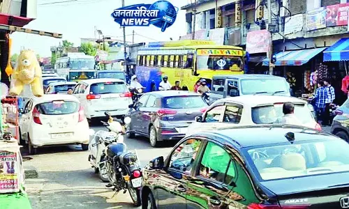 दौलतपुर चौक में जाम बना लोगों के लिए सिरदर्द, बढ़ी टेंशन दौलतपुर चौक में जाम बना लोगों के लिए सिरदर्द, बढ़ी टेंशन