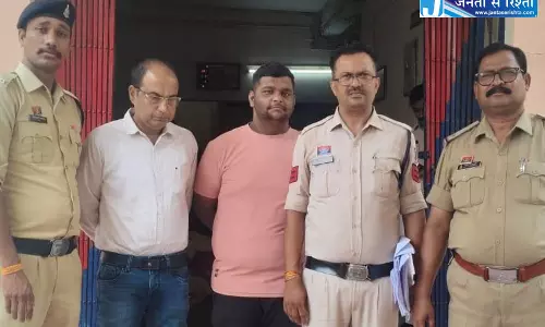 सट्टा नेटवर्क पर धमतरी पुलिस का बड़ा प्रहार, दो आरोपी गिरफ्तार सट्टा नेटवर्क पर धमतरी पुलिस का बड़ा प्रहार, दो आरोपी गिरफ्तार