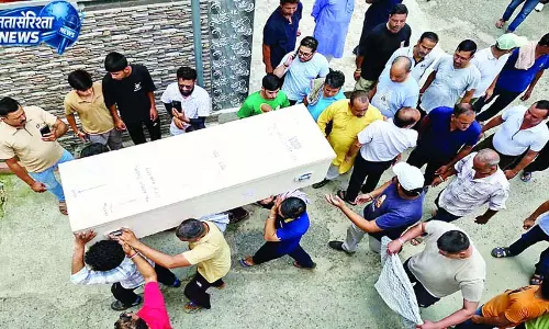सेहरा पहनाकर दी बेटे को अंतिम विदाई सेहरा पहनाकर दी बेटे को अंतिम विदाई