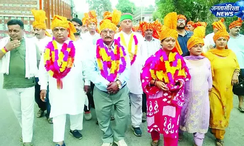 ऐतिहासिक दांवी घाटी मेले में उमड़ा जनसैलाब ऐतिहासिक दांवी घाटी मेले में उमड़ा जनसैलाब