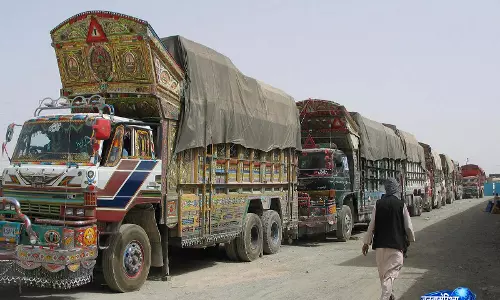 Karachi में ट्रांसपोर्ट हड़ताल से जनजीवन ठप, सार्वजनिक परिवहन संकट पर सवाल Karachi में ट्रांसपोर्ट हड़ताल से जनजीवन ठप, सार्वजनिक परिवहन संकट पर सवाल