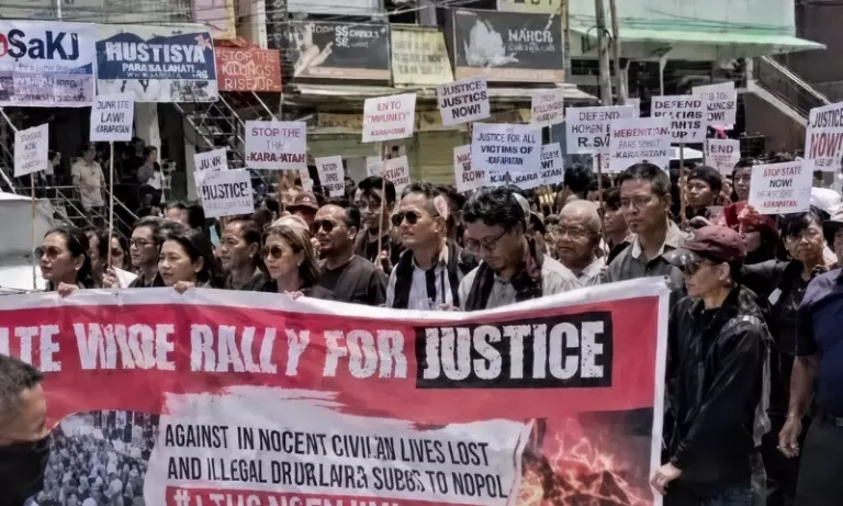 Manipur: कुकी समूहों ने राज्यव्यापी रैली निकाली, केंद्र को ज्ञापन सौंपा Manipur: कुकी समूहों ने राज्यव्यापी रैली निकाली, केंद्र को ज्ञापन सौंपा