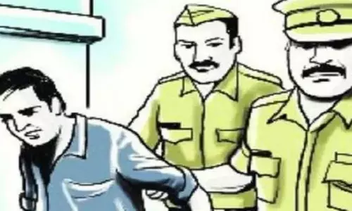 Faridabad: कारोबारियों की जानकारी गैंगस्टर तक पहुंचाने वाला गिरफ्तार Faridabad: कारोबारियों की जानकारी गैंगस्टर तक पहुंचाने वाला गिरफ्तार