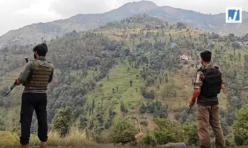 बारामूला : असली मालिक की मंजूरी बिना जमीन बेचने की कोशिश, क्राइम ब्रांच की रडार पर पांच आरोपी बारामूला : असली मालिक की मंजूरी बिना जमीन बेचने की कोशिश, क्राइम ब्रांच की रडार पर पांच आरोपी