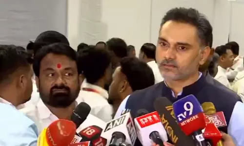 शिवसेना में बढ़ रहा जनता का भरोसा, नए नेताओं का जुड़ना सकारात्मक संकेत : योगेश कदम शिवसेना में बढ़ रहा जनता का भरोसा, नए नेताओं का जुड़ना सकारात्मक संकेत : योगेश कदम