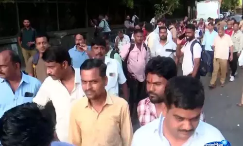 BEST हड़ताल पर शिवसेना नेता राहुल शेवाले ने CM फडणवीस से हस्तक्षेप की मांग की BEST हड़ताल पर शिवसेना नेता राहुल शेवाले ने CM फडणवीस से हस्तक्षेप की मांग की