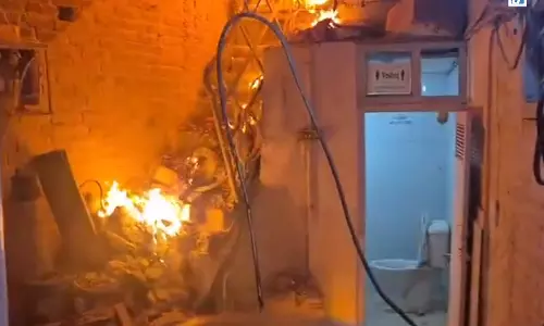 FIRE VIDEO : चार मंजिला फैक्ट्री में भीषण आग FIRE VIDEO : चार मंजिला फैक्ट्री में भीषण आग