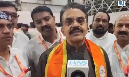 शिवसेना में अंदरूनी कलह तेज: संजय निरुपम का उद्धव ठाकरे पर बड़ा हमला शिवसेना में अंदरूनी कलह तेज: संजय निरुपम का उद्धव ठाकरे पर बड़ा हमला