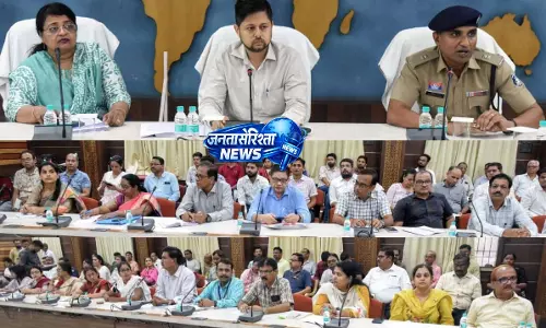 नीट-2026 परीक्षा की तैयारियों को लेकर कलेक्टर ने ली बैठक, दिए आवश्यक दिशा-निर्देश नीट-2026 परीक्षा की तैयारियों को लेकर कलेक्टर ने ली बैठक, दिए आवश्यक दिशा-निर्देश