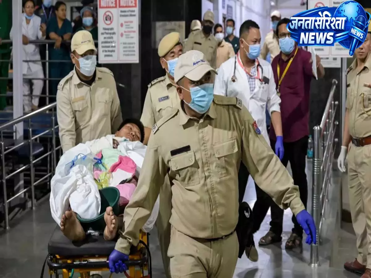 Manipur : RIMS अस्पताल से घायल कुकी युवकों का सुरक्षित स्थानांतरण, सुरक्षा बल रहे तैनात Manipur : RIMS अस्पताल से घायल कुकी युवकों का सुरक्षित स्थानांतरण, सुरक्षा बल रहे तैनात