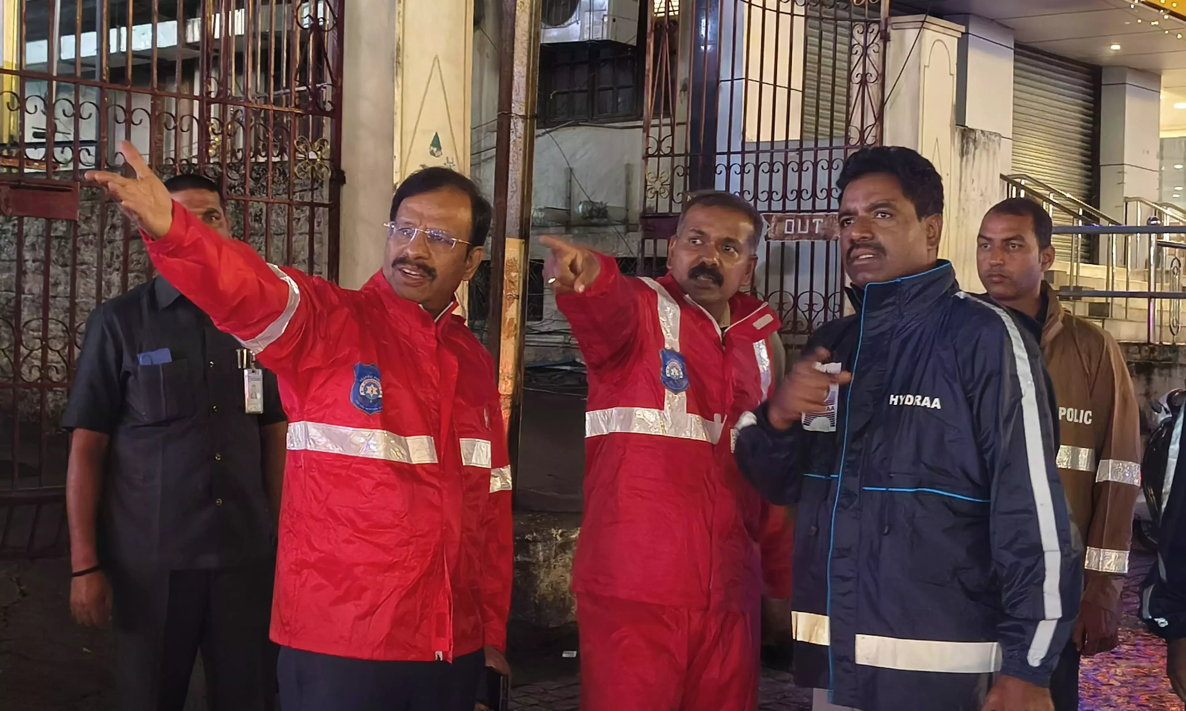 Telangana: सज्जनार ने जलभराव वाले इलाकों का निरीक्षण किया Telangana: सज्जनार ने जलभराव वाले इलाकों का निरीक्षण किया