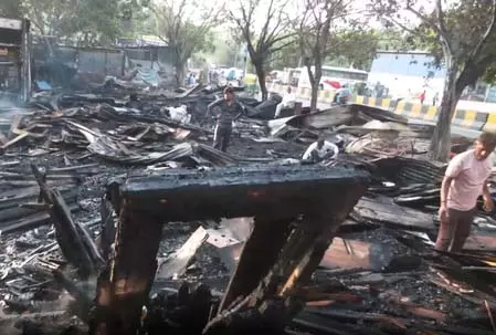 मंगोलपुरी फर्नीचर मार्केट और द्वारका नमकीन फैक्ट्री में लगी आग, दमकल विभाग ने समय रहते पाया काबू मंगोलपुरी फर्नीचर मार्केट और द्वारका नमकीन फैक्ट्री में लगी आग, दमकल विभाग ने समय रहते पाया काबू