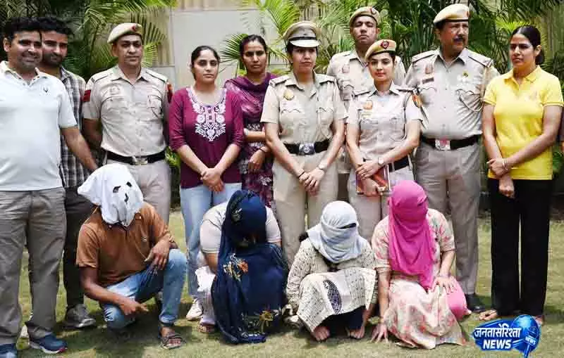 Delhi में बच्चा तस्करी गिरोह का भंडाफोड़ Delhi में बच्चा तस्करी गिरोह का भंडाफोड़
