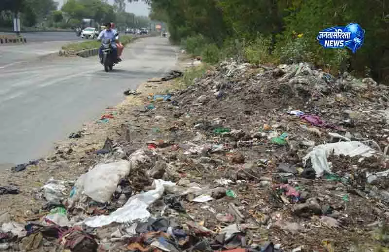 Ludhiana में हाईवे किनारे कचरा डालने पर नाराज़गी Ludhiana में हाईवे किनारे कचरा डालने पर नाराज़गी