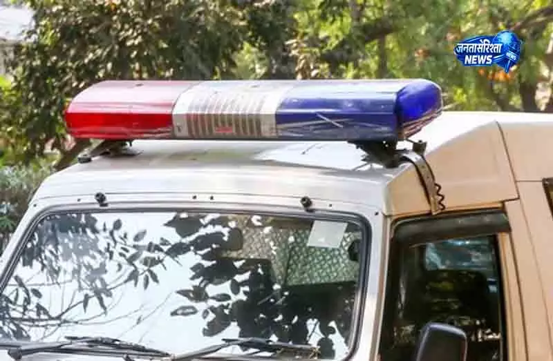 Nuh में भीड़ ने आरोपी को छुड़ाया, पुलिसकर्मी बंधक Nuh में भीड़ ने आरोपी को छुड़ाया, पुलिसकर्मी बंधक