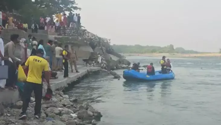 Haridwar: गंगा में लापता हुए बालक की तलाश में जुटी टीमें Haridwar: गंगा में लापता हुए बालक की तलाश में जुटी टीमें
