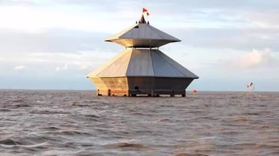 शिव मंदिर: दिन में दो बार जलमग्न होने का रहस्य शिव मंदिर: दिन में दो बार जलमग्न होने का रहस्य