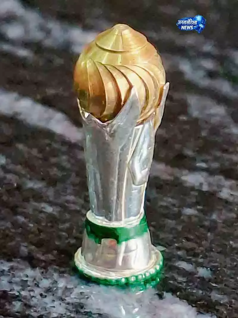 Sirsa कारीगर ने बनाई FIFA ट्रॉफी की चांदी प्रतिकृति Sirsa कारीगर ने बनाई FIFA ट्रॉफी की चांदी प्रतिकृति