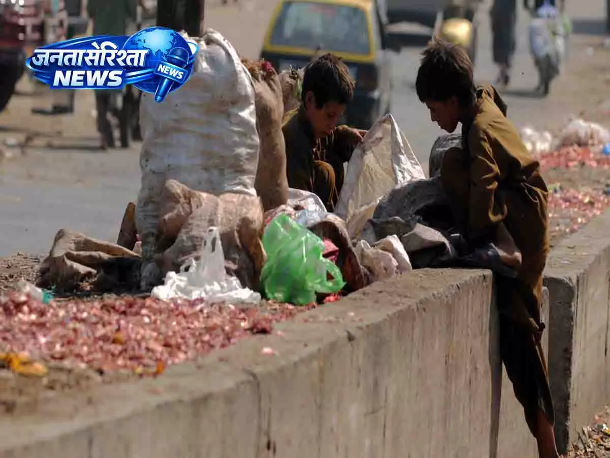 Pakistan में 66 लाख से ज्यादा बच्चे खतरनाक काम में लगे Pakistan में 66 लाख से ज्यादा बच्चे खतरनाक काम में लगे