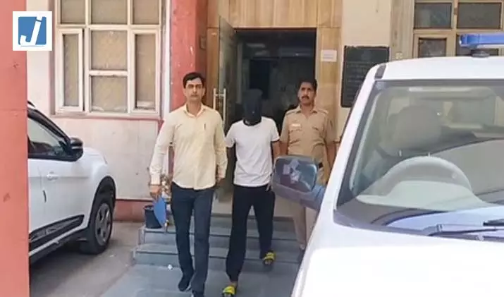 पुलिस ने ऑटो लिफ्टर को किया गिरफ्तार, चोरी की दो गाड़ियां बरामद पुलिस ने ऑटो लिफ्टर को किया गिरफ्तार, चोरी की दो गाड़ियां बरामद