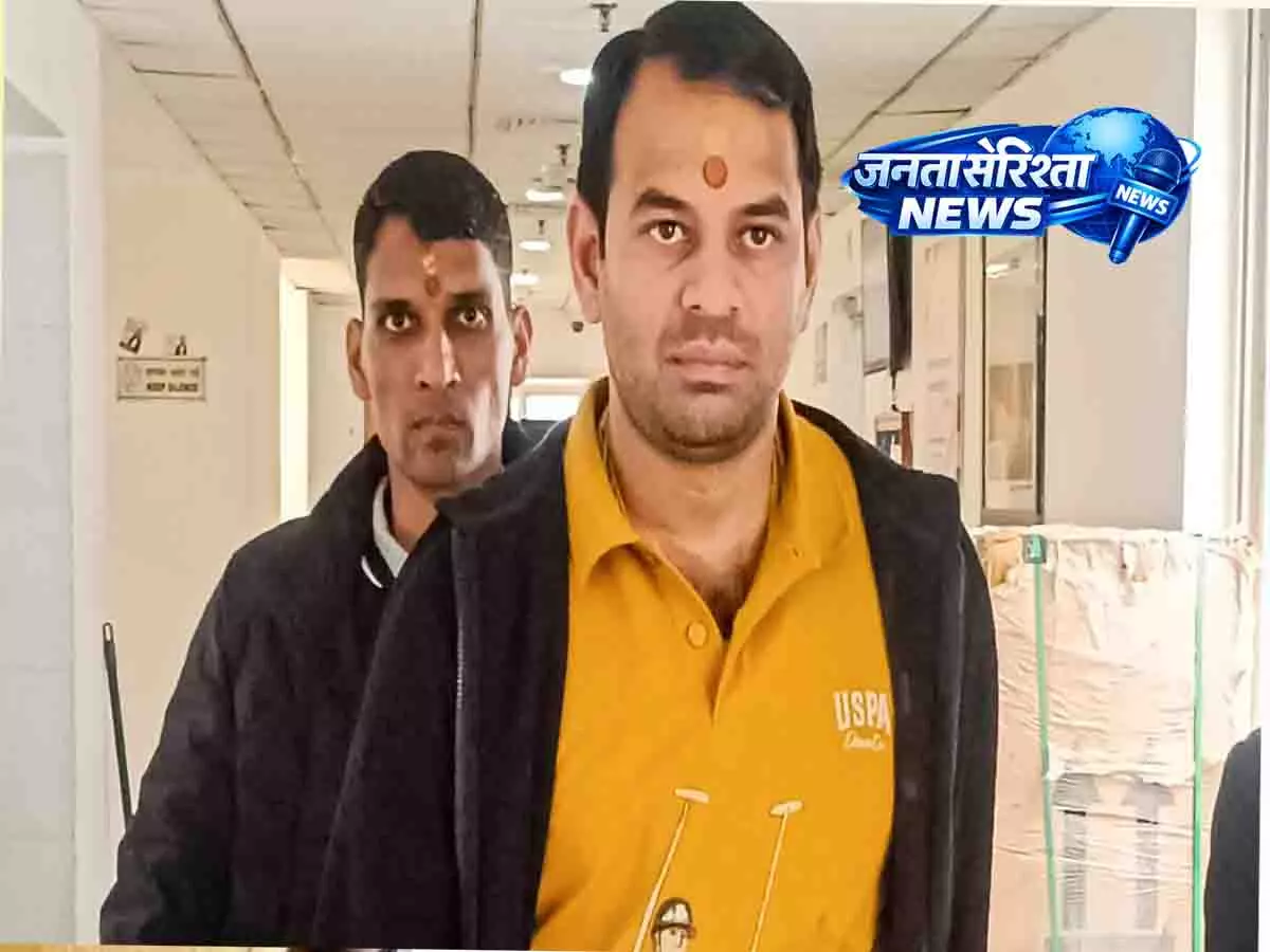 Patna: अनुष्का यादव के घर में घुसने के मामले में तेज प्रताप यादव पर FIR Patna: अनुष्का यादव के घर में घुसने के मामले में तेज प्रताप यादव पर FIR