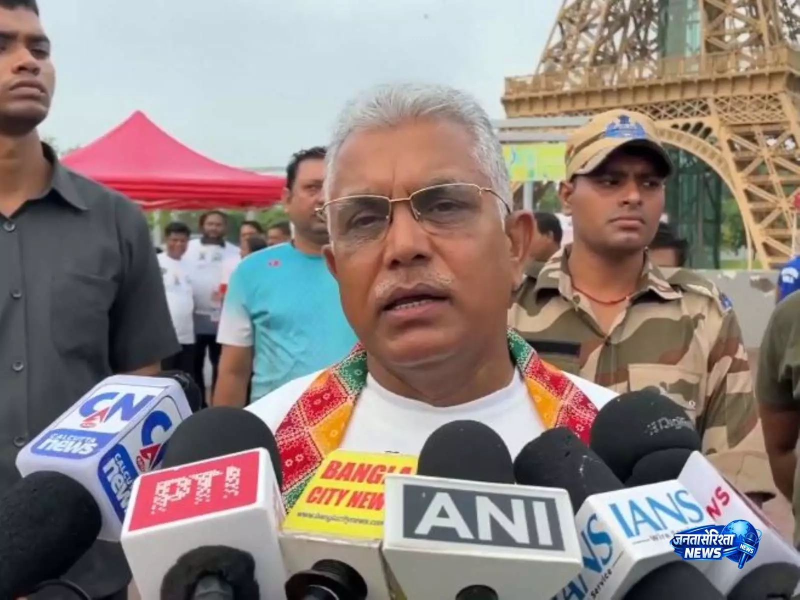 दिलीप घोष ने कहा कि बंगाल में योग दिवस समारोह की अगुवाई पीएम मोदी करेंगे और इसमें 30,000 लोग हिस्सा लेंगे दिलीप घोष ने कहा कि बंगाल में योग दिवस समारोह की अगुवाई पीएम मोदी करेंगे और इसमें 30,000 लोग हिस्सा लेंगे