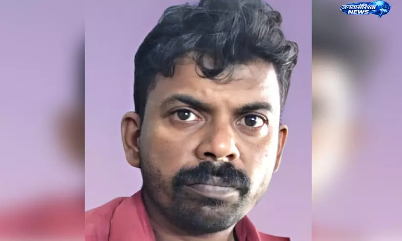 Kerala : ब्लैकमेलिंग से परेशान युवक ने कार में महिला पर किया हमला, आरोपी गिरफ्तार Kerala : ब्लैकमेलिंग से परेशान युवक ने कार में महिला पर किया हमला, आरोपी गिरफ्तार