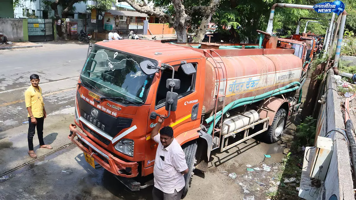 Pune : जल संकट गहराया, जलाशयों का स्तर घटकर 14.30% पर पहुंचा Pune : जल संकट गहराया, जलाशयों का स्तर घटकर 14.30% पर पहुंचा