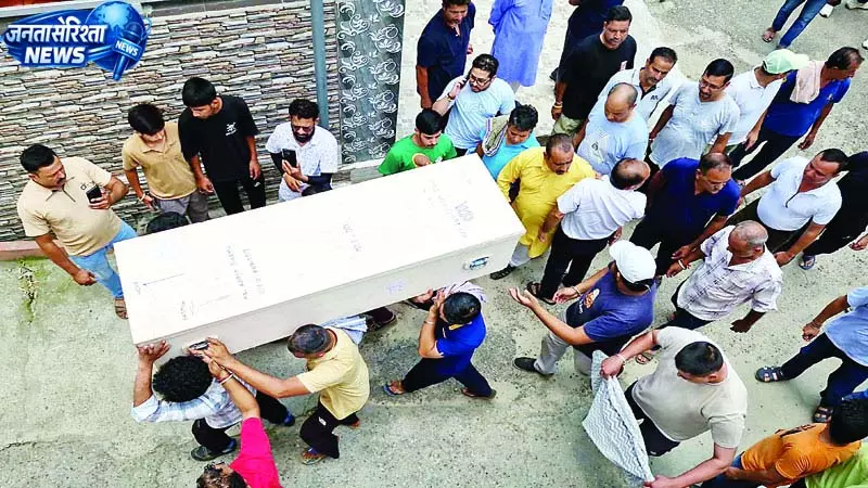 सेहरा पहनाकर दी बेटे को अंतिम विदाई सेहरा पहनाकर दी बेटे को अंतिम विदाई