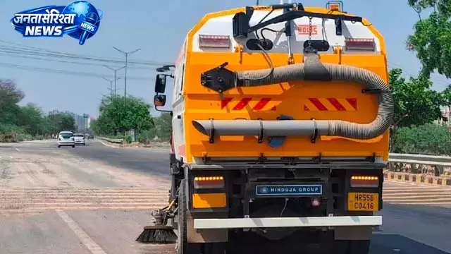 Gurugram: प्रदूषण नियंत्रण के लिए 35 मैकेनिकल रोड स्वीपिंग मशीनों से होगी सफाई Gurugram: प्रदूषण नियंत्रण के लिए 35 मैकेनिकल रोड स्वीपिंग मशीनों से होगी सफाई