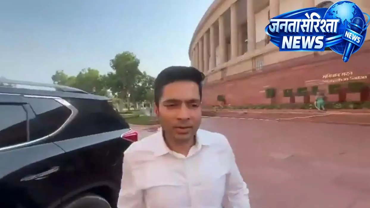 BREAKING: टीएमसी सांसद अभिषेक बनर्जी विलय मामले पर स्पीकर से की मुलाकात BREAKING: टीएमसी सांसद अभिषेक बनर्जी विलय मामले पर स्पीकर से की मुलाकात