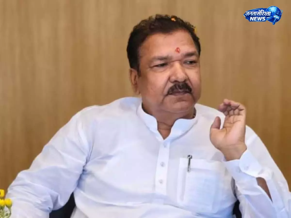 जमीन रिकॉर्ड में अनियमितता पर प्रशासनिक कार्रवाई जमीन रिकॉर्ड में अनियमितता पर प्रशासनिक कार्रवाई
