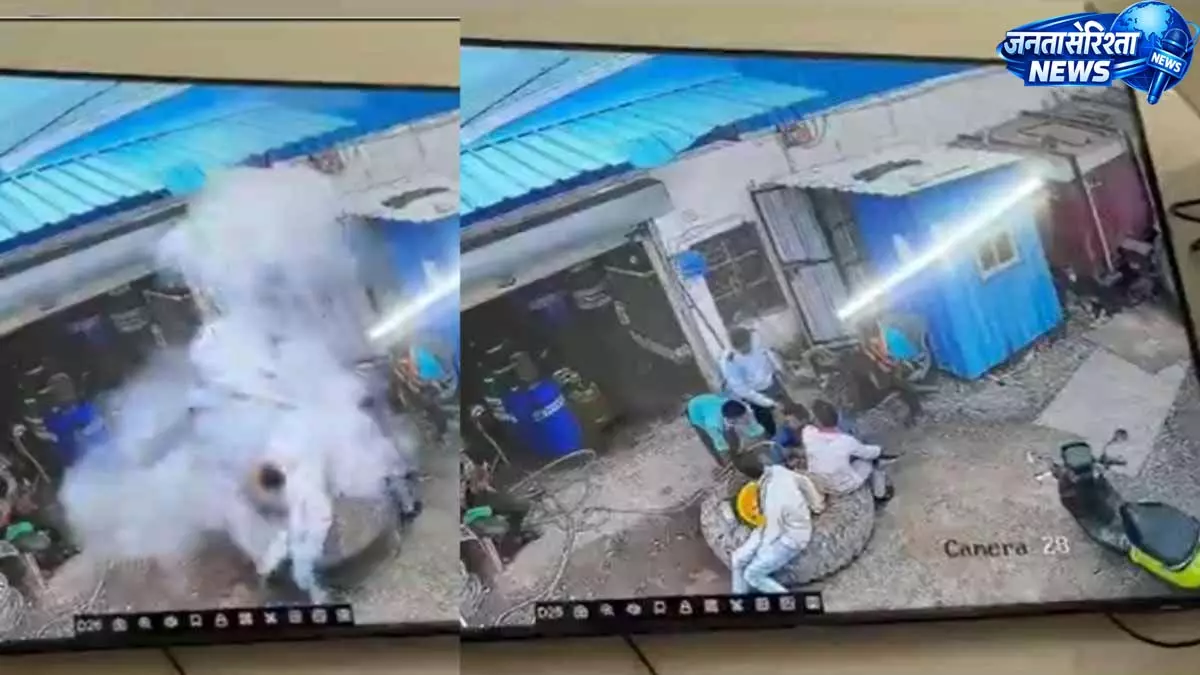 जेसीबी का टायर फटने से 18 वर्षीय हेल्पर की मौत, तीन घायल जेसीबी का टायर फटने से 18 वर्षीय हेल्पर की मौत, तीन घायल