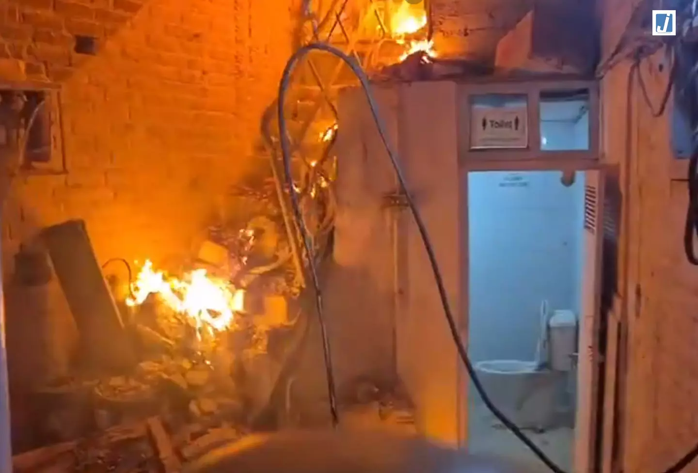FIRE VIDEO : चार मंजिला फैक्ट्री में भीषण आग FIRE VIDEO : चार मंजिला फैक्ट्री में भीषण आग