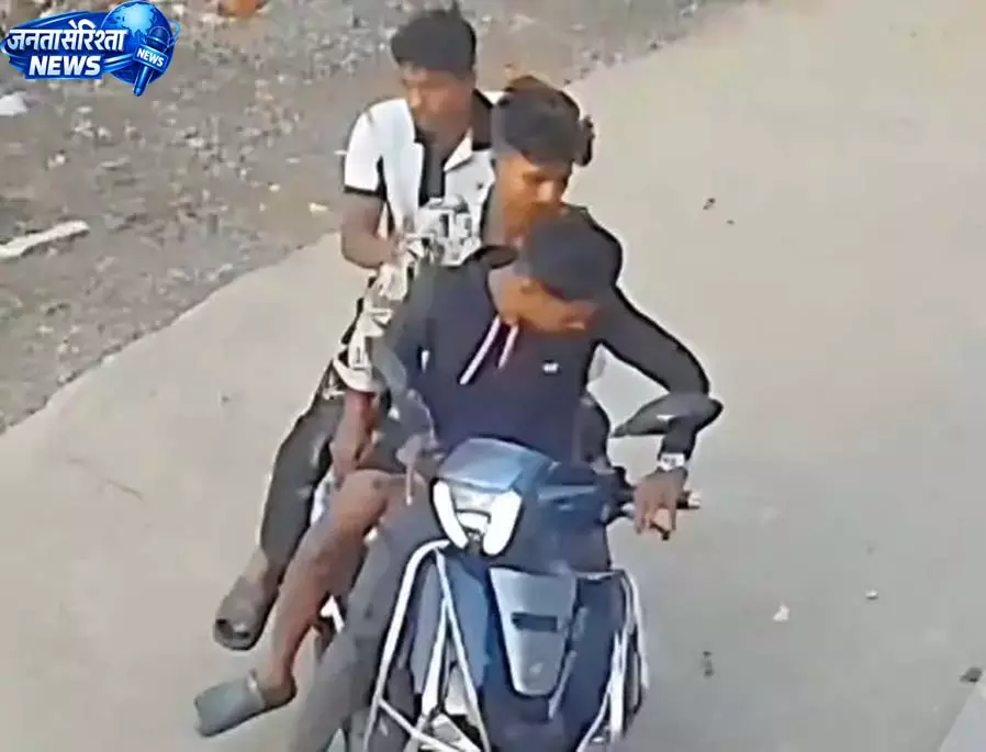 लोको पायलट की पत्नी से चेन लूट, घर के बाहर झाड़ू लगाते समय स्कूटी सवार बदमाश फरार लोको पायलट की पत्नी से चेन लूट, घर के बाहर झाड़ू लगाते समय स्कूटी सवार बदमाश फरार