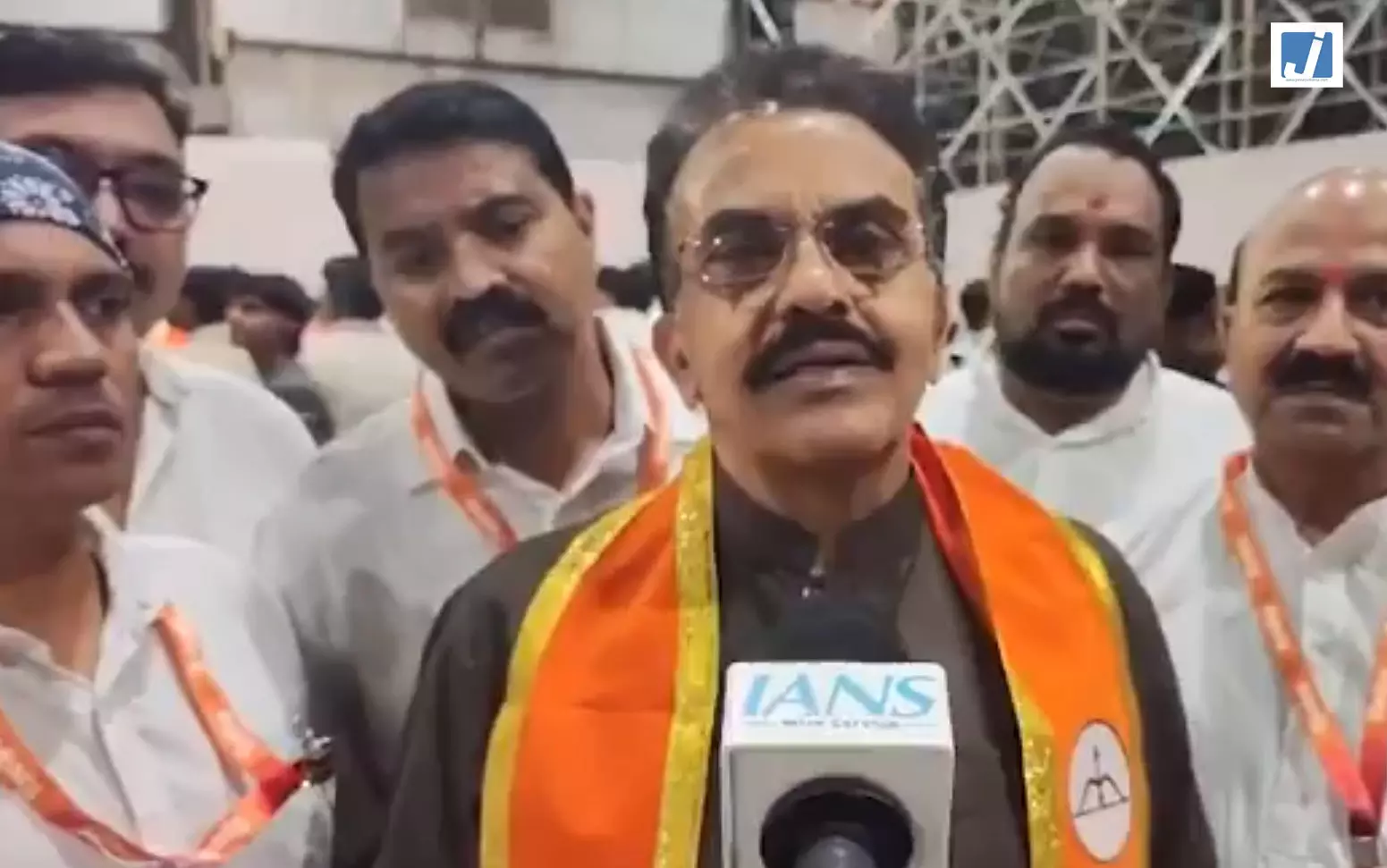 शिवसेना में अंदरूनी कलह तेज: संजय निरुपम का उद्धव ठाकरे पर बड़ा हमला शिवसेना में अंदरूनी कलह तेज: संजय निरुपम का उद्धव ठाकरे पर बड़ा हमला