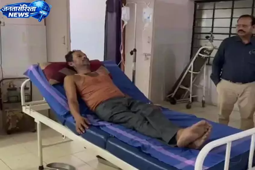 रिश्वत के आरोप के बाद किसान ने खाया जहर, नायब तहसीलदार पर 50 हजार मांगने का आरोप रिश्वत के आरोप के बाद किसान ने खाया जहर, नायब तहसीलदार पर 50 हजार मांगने का आरोप