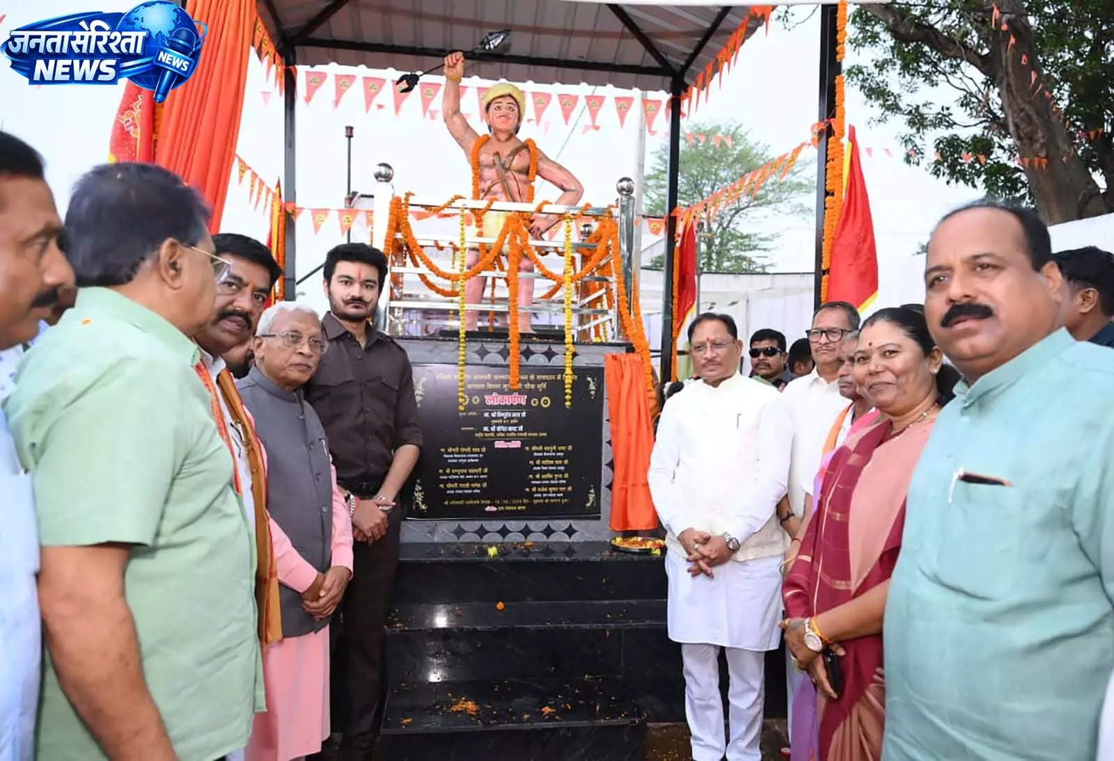 150वीं जयंती वर्ष पर डोंडराही में भगवान बिरसा मुंडा की प्रतिमा का अनावरण 150वीं जयंती वर्ष पर डोंडराही में भगवान बिरसा मुंडा की प्रतिमा का अनावरण